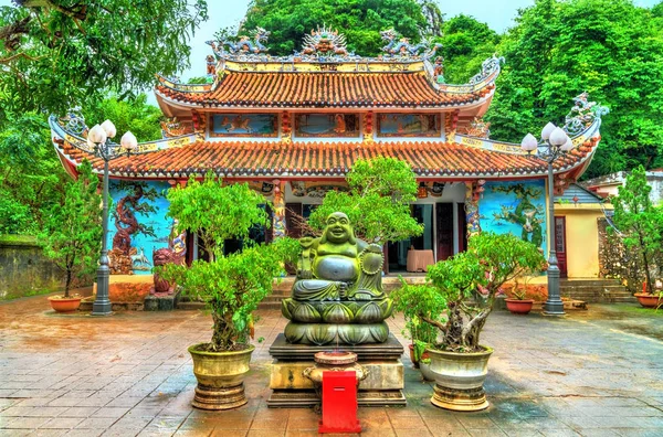 Templo budista em montanhas de mármore em Da Nang, Vietnã — Fotografia de Stock