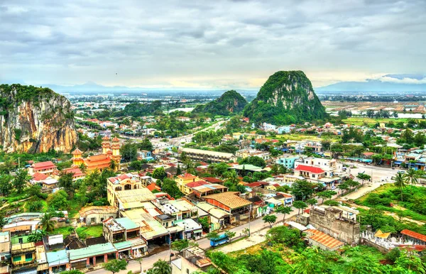 Uitzicht op marmer bergen op Da Nang, Vietnam — Stockfoto