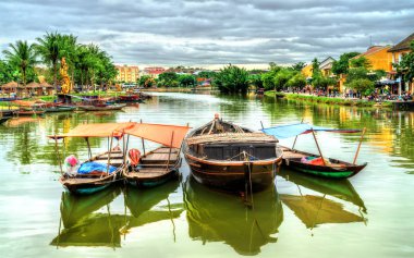 Geleneksel ahşap tekneler Hoi An, Vietnam