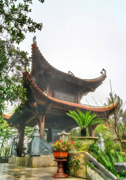 Buddhistický chrám v Ba Na kopci ve Vietnamu — Stock fotografie