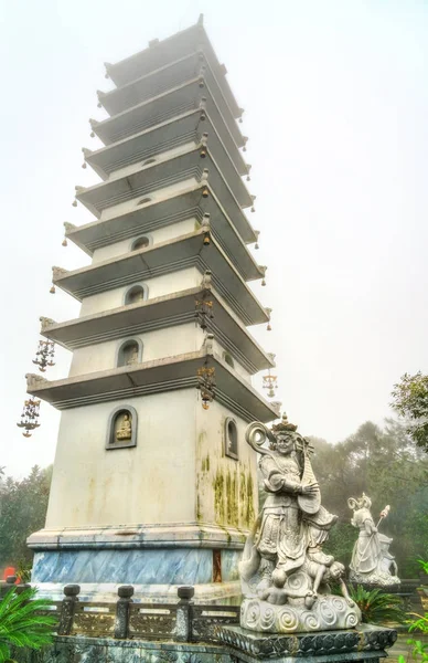 Linh phong stupa bei ba na hügeln in vietnam — Stockfoto