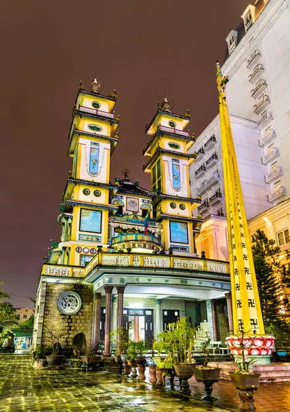 Cao Dai Temple in Hue, Vietnam — Stockfoto