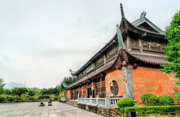 Trang An'daki Bai Dinh tapınağı, Vietnam — Stok fotoğraf