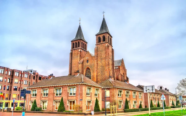 Sint-Walburgiskerk in Arnhem, Nederland — Stockfoto