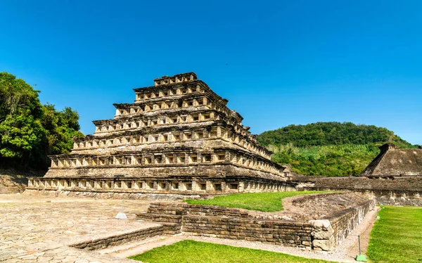 Pirâmide dos nichos em El Tajin, um sítio arqueológico pré-colombiano no sul do México — Fotografia de Stock