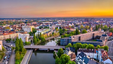 Strazburg'da Ill nehri üzerinde gün doğumu, Fransa