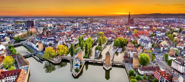 Ponts couverts und petite france in Straßburg — Stockfoto