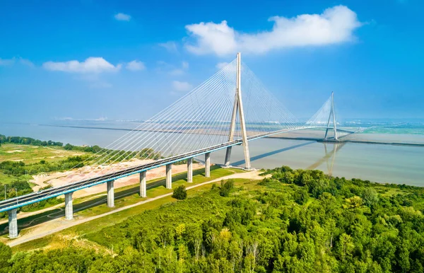 Pont de Normandie, uma ponte rodoviária que liga Le Havre a Honfleur na Normandia, França — Fotografia de Stock