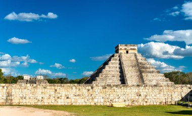 El Castillo veya Kukulkan, Meksika'da Chichen Itza ana piramit