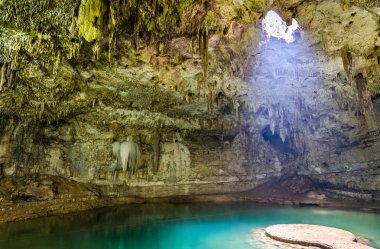 Cenote Suytun, Yucatan, Meksika