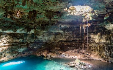 Cenote Dzitnup, Yucatan, Meksika