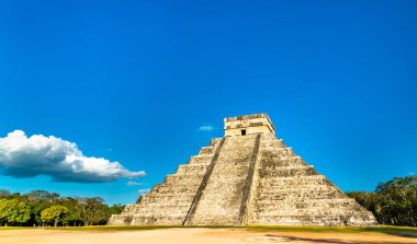 El Castillo veya Kukulkan, Meksika'da Chichen Itza ana piramit