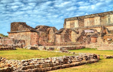 Uxmal, günümüz Meksika'sında klasik dönemin eski bir Maya kenti