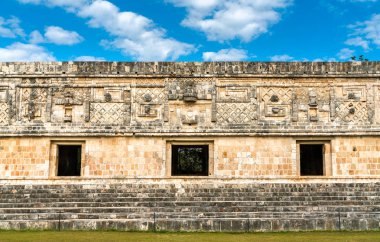 Uxmal, günümüz Meksika'sında klasik dönemin eski bir Maya kenti