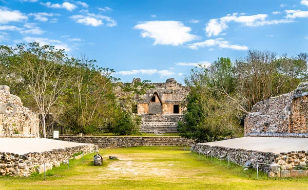 Uxmal, günümüz Meksika'sında klasik dönemin eski bir Maya kenti