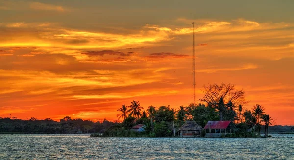 Isla Santa Bárbara en el Lago Petén Itza, Guatemala —  Fotos de Stock