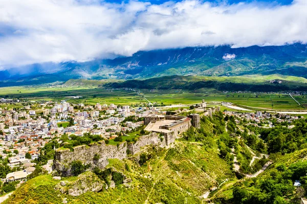 Widok z lotu ptaka na twierdzę Gjirokaster w Albanii — Zdjęcie stockowe