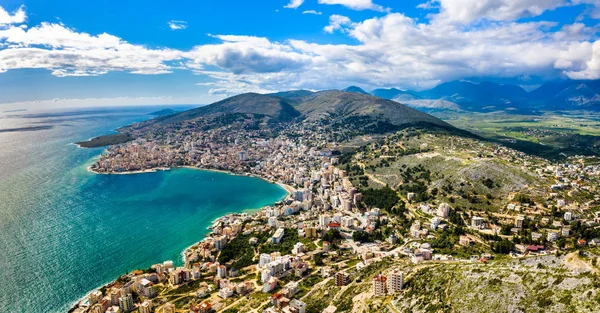 Vista aérea de Saranda con el Castillo de Lekuresi en Albania — Foto de Stock