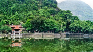 Vietnam'da Trang Bir Manzara Kompleksi'nde Phu Khong Tapınağı