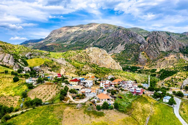 Kocahisar Village near Yeni Kale castle in Kahta, Turkey — Stock Photo, Image