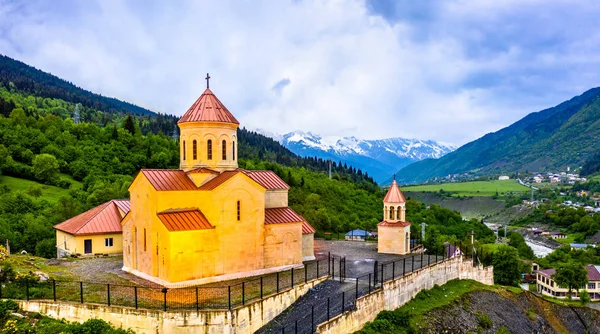 Iglesia de San Nicolás en Mestia, Georgia — Foto de Stock