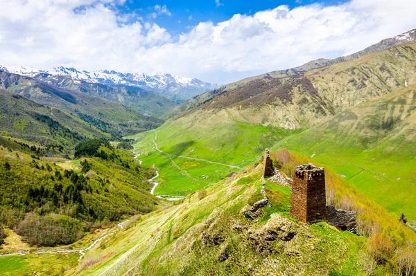 Koningin Tamari kasteel in Ushguli dorp in Upper Svaneti, Georgia — Stockfoto