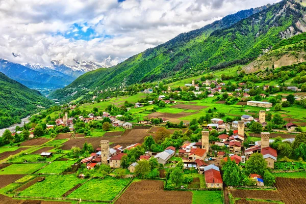 Mestia-stad in Upper Svaneti — Stockfoto