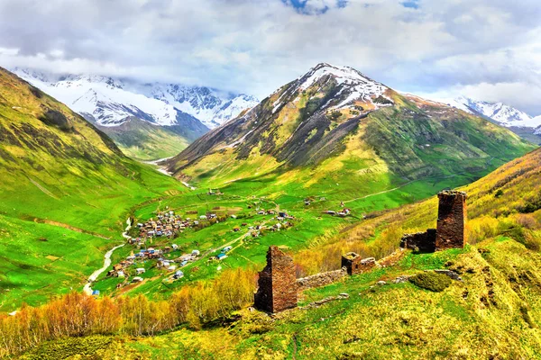 Koningin Tamari kasteel in Ushguli dorp in Upper Svaneti, Georgia — Stockfoto