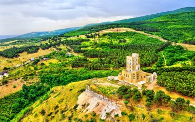 Derbent'te bir kulenin havadan görünümü - Dağıstan, Rusya
