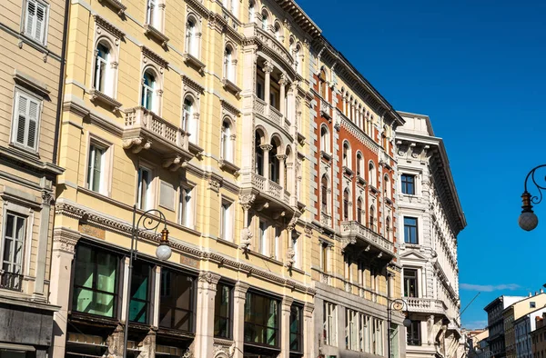 Edificios históricos en el centro de Trieste, Italia — Foto de Stock
