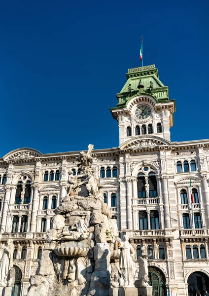 Fontein van de vier continenten in Triëst, Italië — Stockfoto