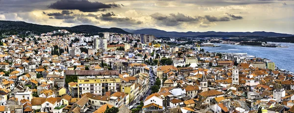 Pejzaż miasta Sibenik w Chorwacji — Zdjęcie stockowe
