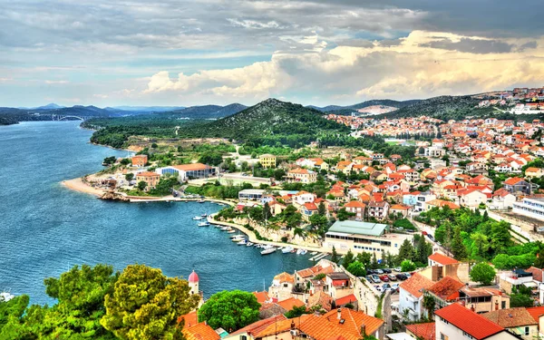 Pejzaż miasta Sibenik w Chorwacji — Zdjęcie stockowe