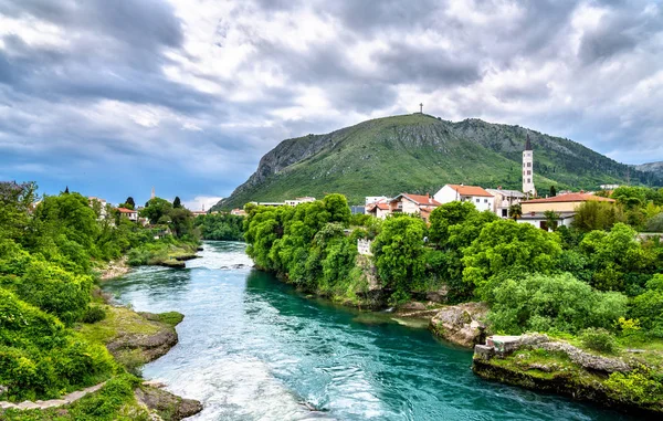 Città di Mostar sul fiume Neretva in Bosnia-Erzegovina — Foto Stock