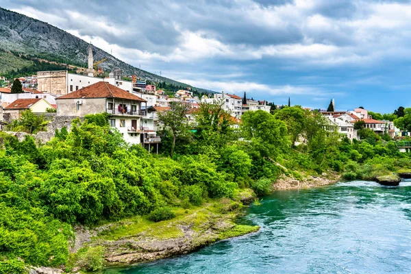 Miasto Mostar nad rzeką Neretva w Bośni i Hercegowinie — Zdjęcie stockowe