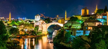 Bosna-Hersek 'in Mostar kentindeki Eski Köprü