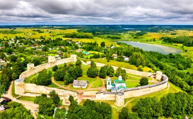 Rusya'nın Pskov Oblastı'ndaki Izborsk Kalesi