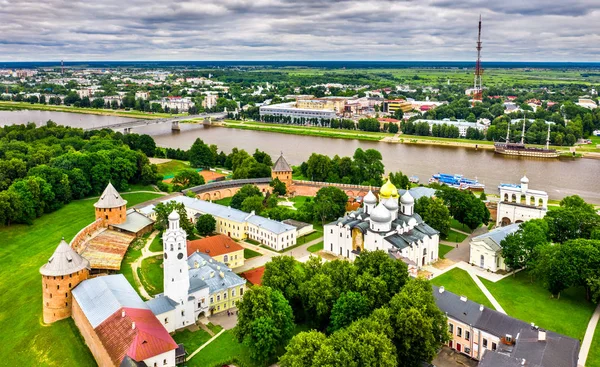 Flygbild över Novgorod-Detinetter i Ryssland — Stockfoto