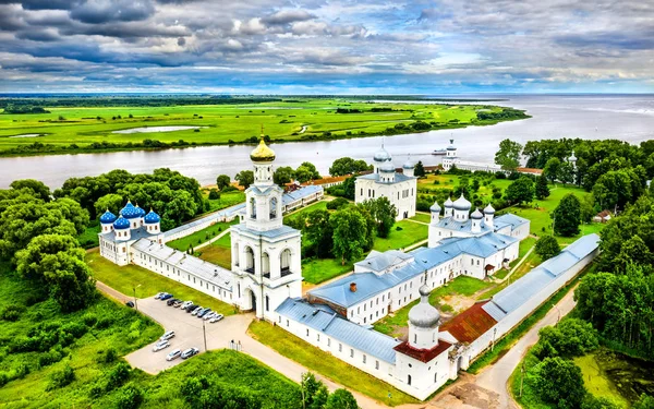 Yuriev eller St Georges kloster, ett av de äldsta klostren i Ryssland — Stockfoto