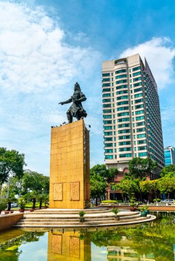 Saygon, Vietnam'daki Me Linh Meydanı'nda Tran Hung Dao heykeli