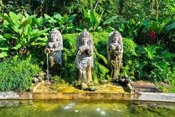 Estátuas em Ubud Monkey Forest em Bali, Indonésia — Fotografia de Stock