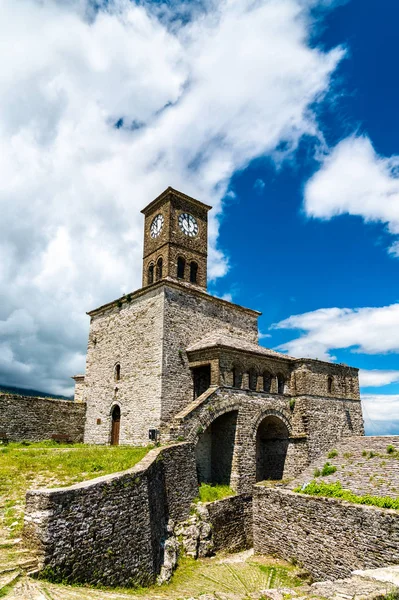Torre del Reloj en el Castillo de Gjirokaster en Albania — Foto de Stock