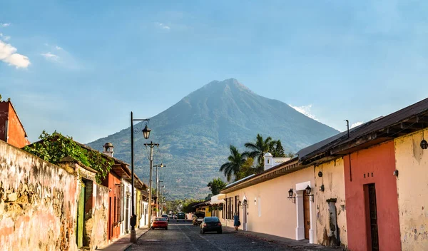 Volcan de Agua visto desde Antigua Guatemala — Foto de Stock