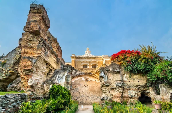 Ruinas del Convento de San Francisco en Antigua Guatemala —  Fotos de Stock