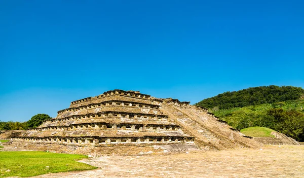 Pirámide en El Tajín, un sitio arqueológico precolombino en México — Foto de Stock