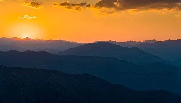 Pôr do sol sobre montanhas no sul do México — Fotografia de Stock