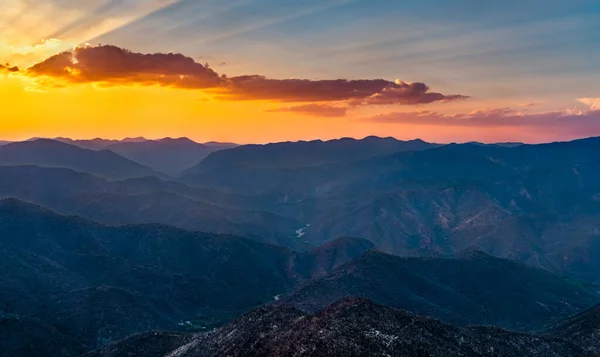 Pôr do sol sobre montanhas no sul do México — Fotografia de Stock
