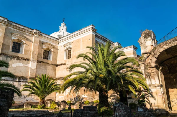 Ruínas do Convento de São Francisco em Antigua Guatemala — Fotografia de Stock