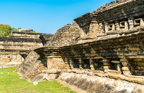 Pirâmide em El Tajin, um sítio arqueológico pré-colombiano no México — Fotografia de Stock