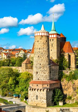 Bautzen, Almanya 'daki Alte Wasserkunst Kulesi ve Michaeliskirche Kilisesi